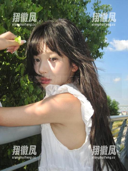 官网蘑菇新玩法：下载17一起吃瓜，免费刷到根。