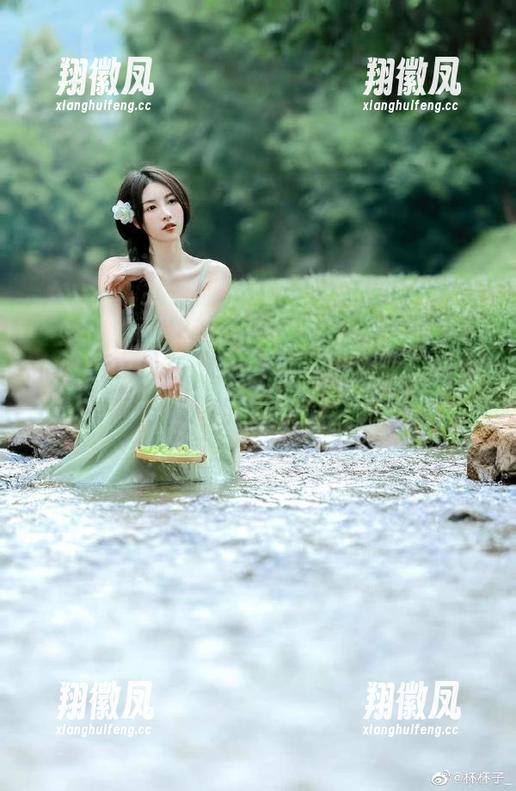 在“355fun”网页里，围着一圈无聊人期待奇迹，很有趣。