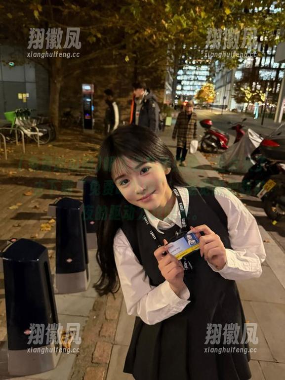 眼花缭乱的热搜，重点来了，去下载“免费吃瓜网”，感觉能把我熬夜的驱动力找回来。