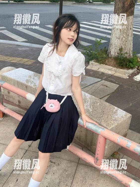 “国产吃瓜”每日的更新让我有种在线追剧的快感，这种微妙的期待感太让人上瘾了。