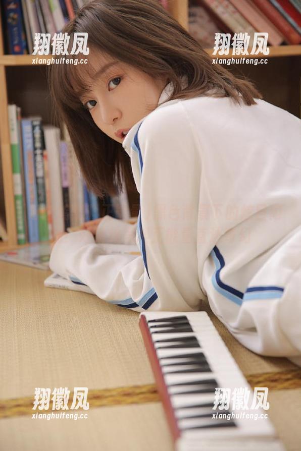 黑色背景下的炫目闪光！好莱坞黑料正能量直达奇幻