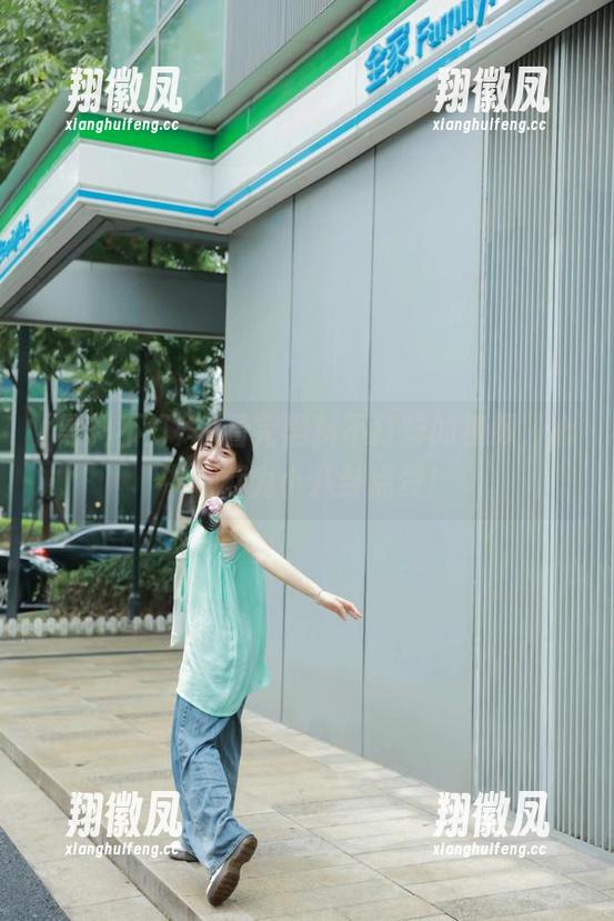 看完黑料不打烊的视频，心中默默为小八卦点赞！