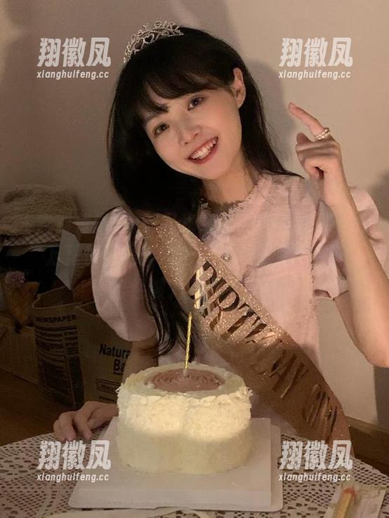 别问我为啥神情恍惚，刚从“万里长征黑料传送门”网页溜达回来，已经被八卦淹死了！