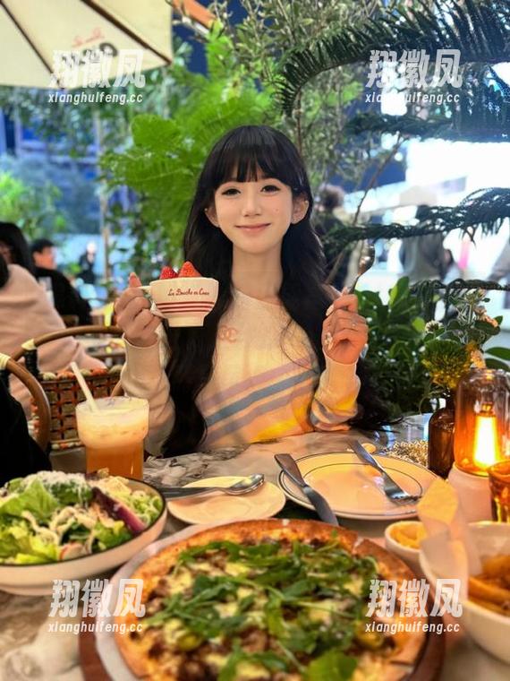 “黑料正能量zzzttt”链接，不小心走进了八卦的传送门，下一站居然是风波中心！
