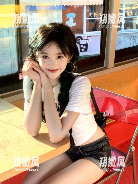 被黑料社区的视频第一页迷到了，评论区点赞和喷子你选哪个？