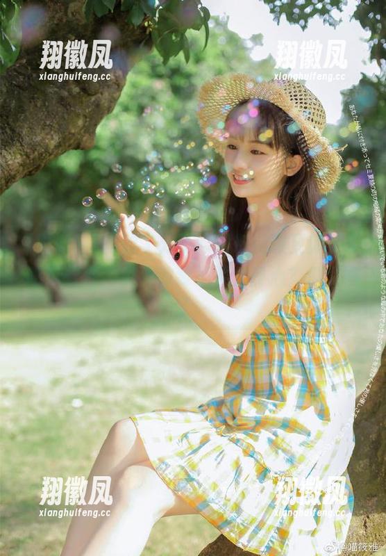 对了对了，黑料网曝更新了个吃瓜软件，免费的要不要太良心？瓜又熟了～