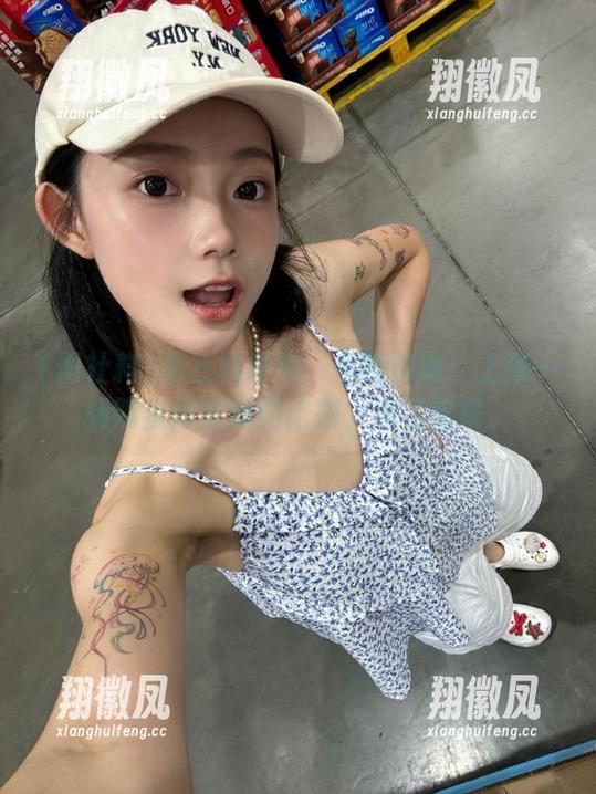 黑社料 黑社料发布:今晚特供:上演一场明星间的低调比拼,鸡飞狗跳。